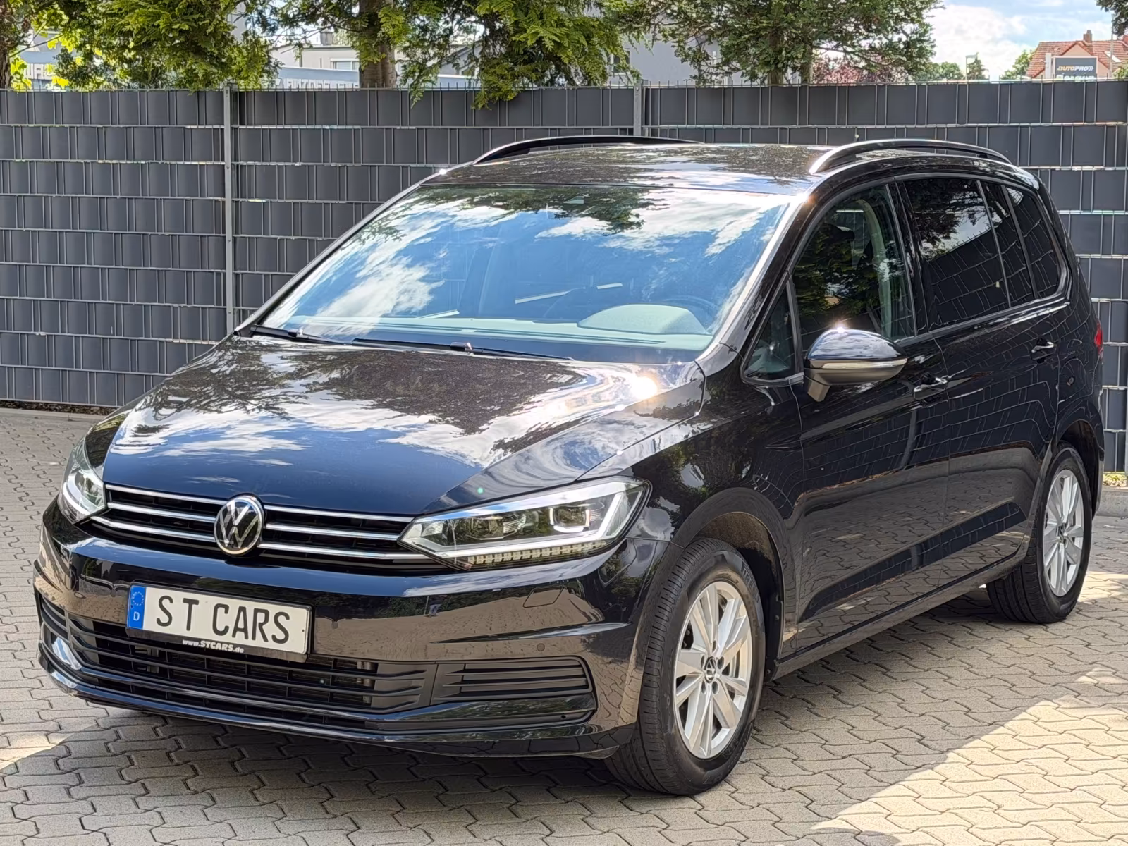 Volkswagen Touran Comfortline 2.0 Tdi DSG AHK 7 Sitze LED