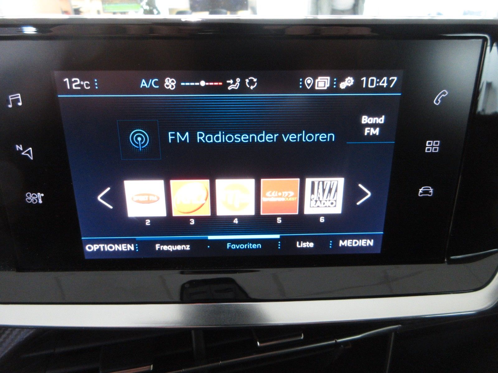 Fahrzeugabbildung Peugeot 208 Active 1.2T NAVI/LED/PDC/TEMPOMAT