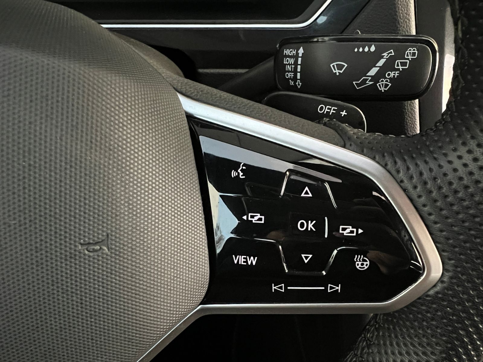 Fahrzeugabbildung Volkswagen Tiguan Allspace R-Line 2.0 TDI DSG 4MOTION *AHK,