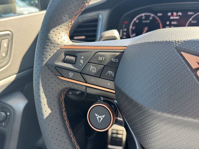 Ateca PDC SHZ KAMERA NAVI AHK ACC FACEL. LED