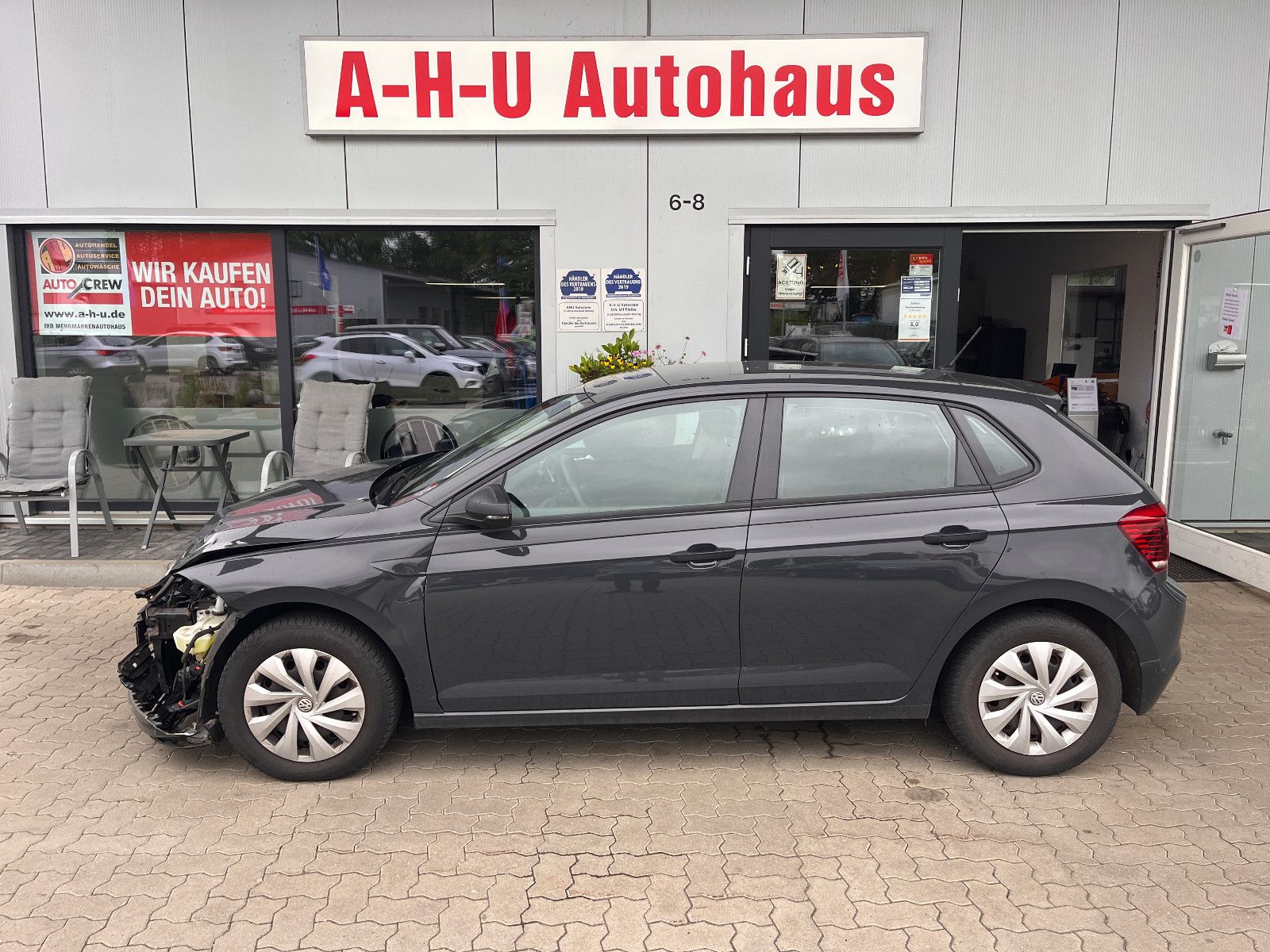 Fahrzeugabbildung Volkswagen Polo VI Trendline Frontschaden