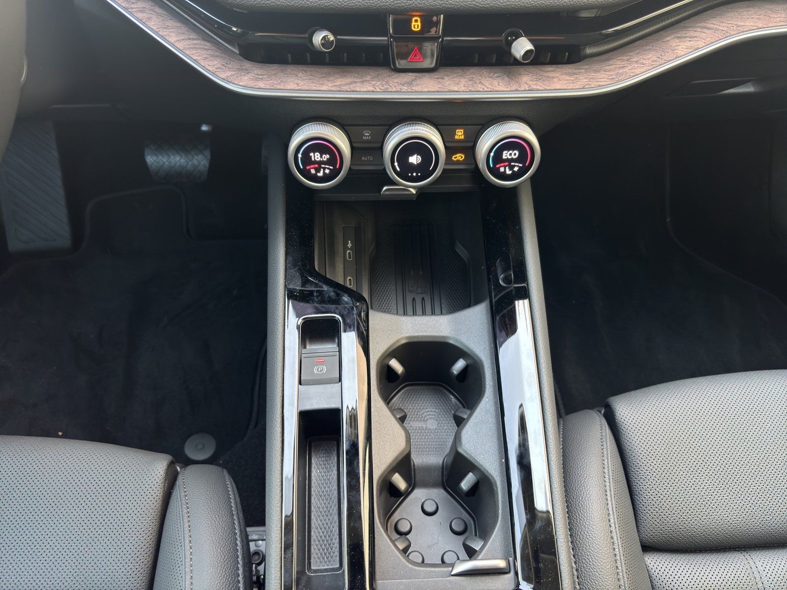 Fahrzeugabbildung SKODA Superb Combi L&K 1,5 TSI iV 150 kW DSG