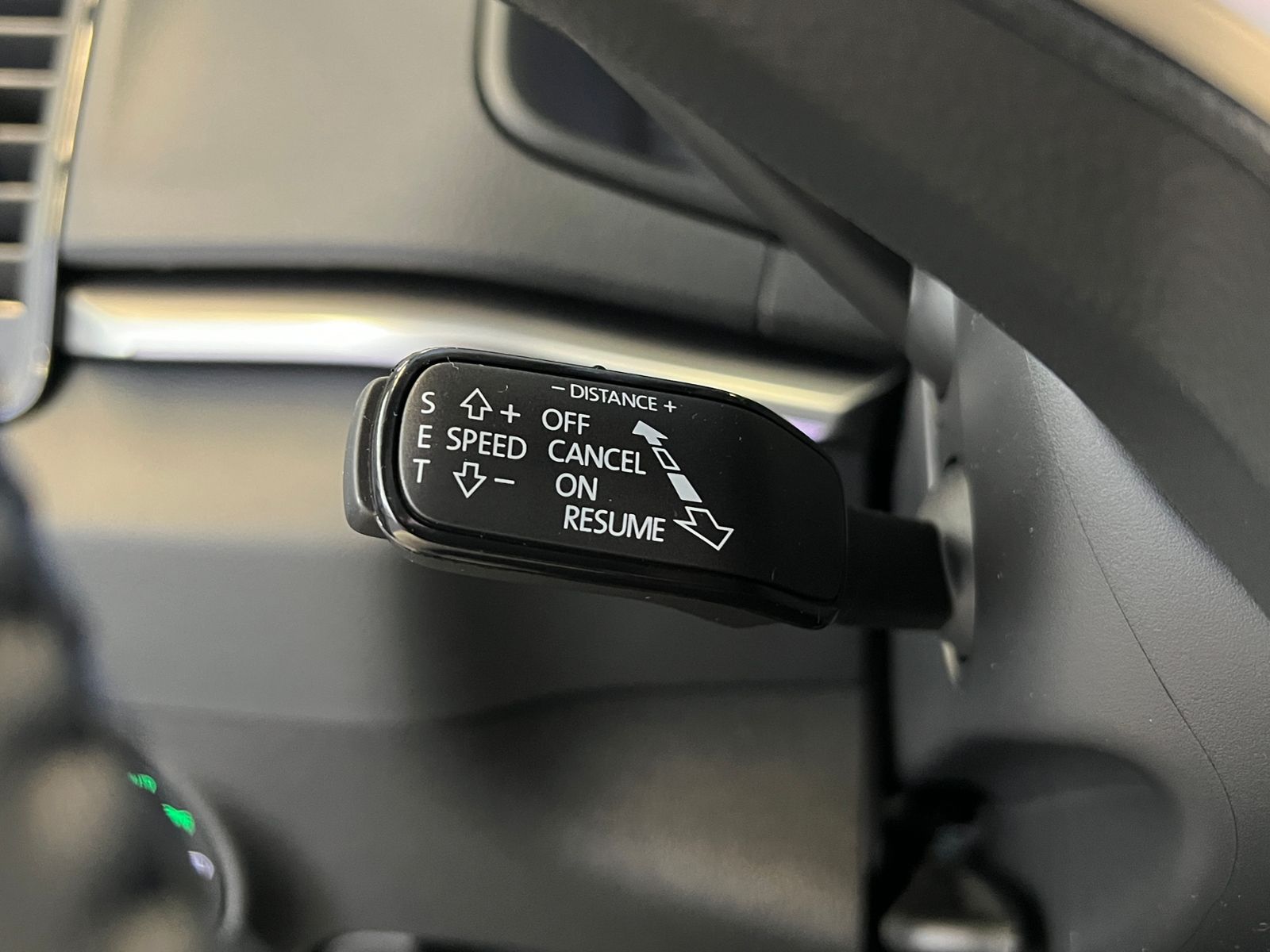 Fahrzeugabbildung SKODA Karoq DRIVE 1.5 TSI DSG *AHK, ACC, LED, Virtual