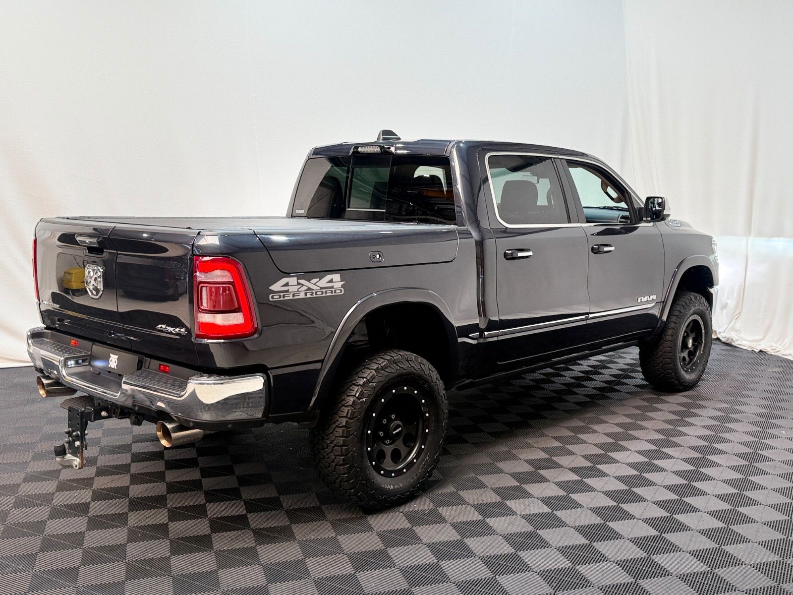 Fahrzeugabbildung Dodge Limited / CREW CAB / 4x4 / Harman Kardon / 360°