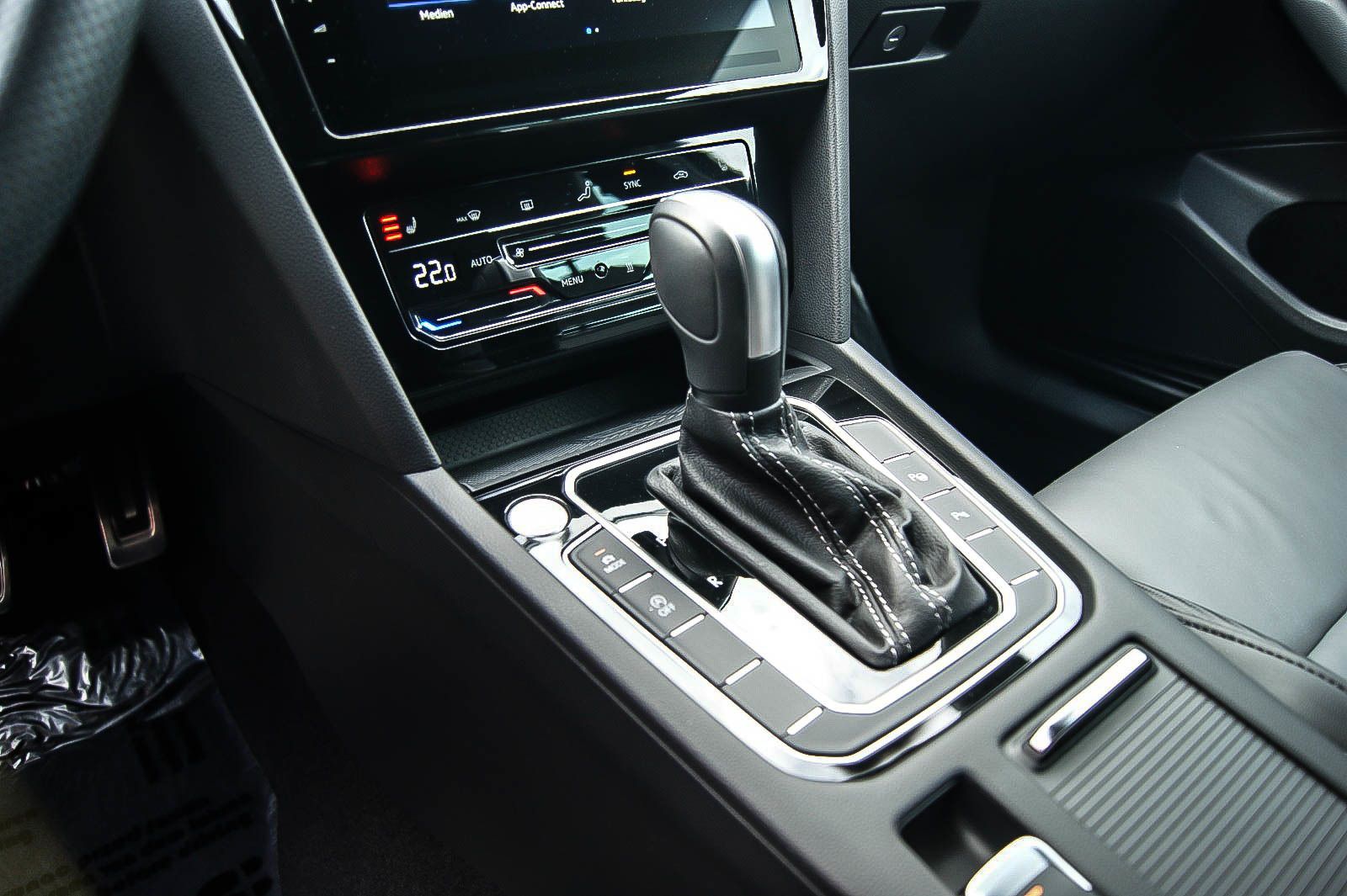 Fahrzeugabbildung Volkswagen Passat Variant 2.0TDI DSG R-LINE ANHZV STANDHZG
