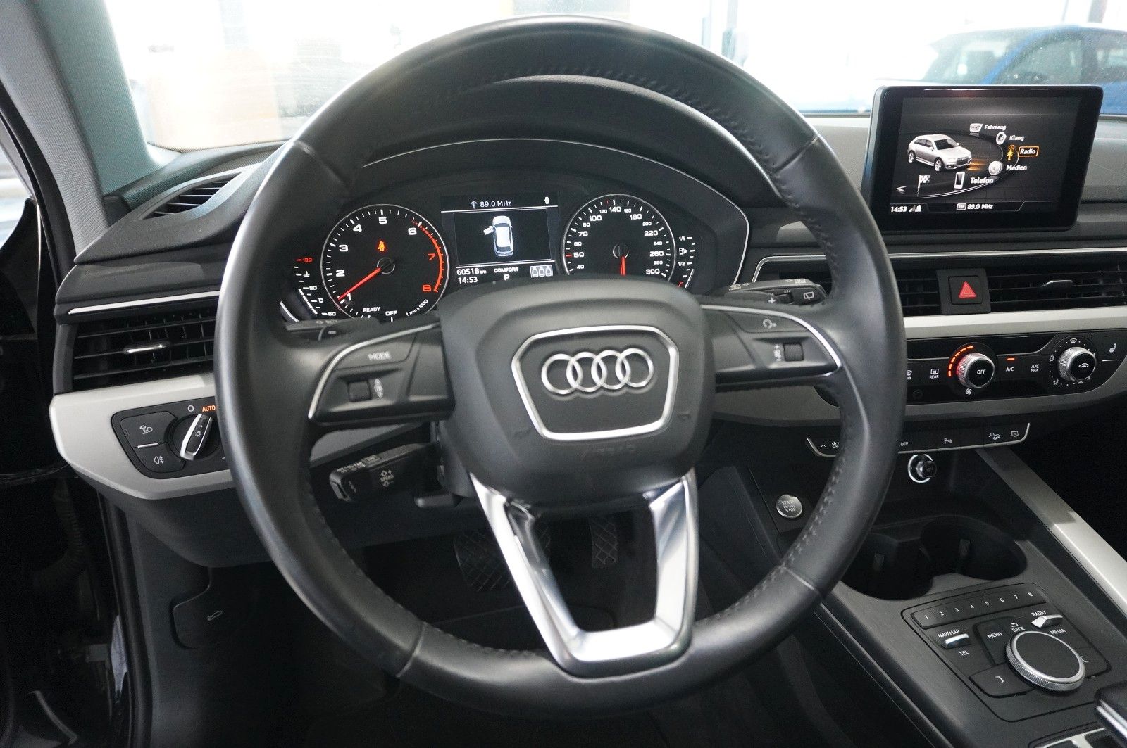 Fahrzeugabbildung Audi A4 Allroad quattro 45 TFSI LEDER/MMI/SHZ/LED/AHK