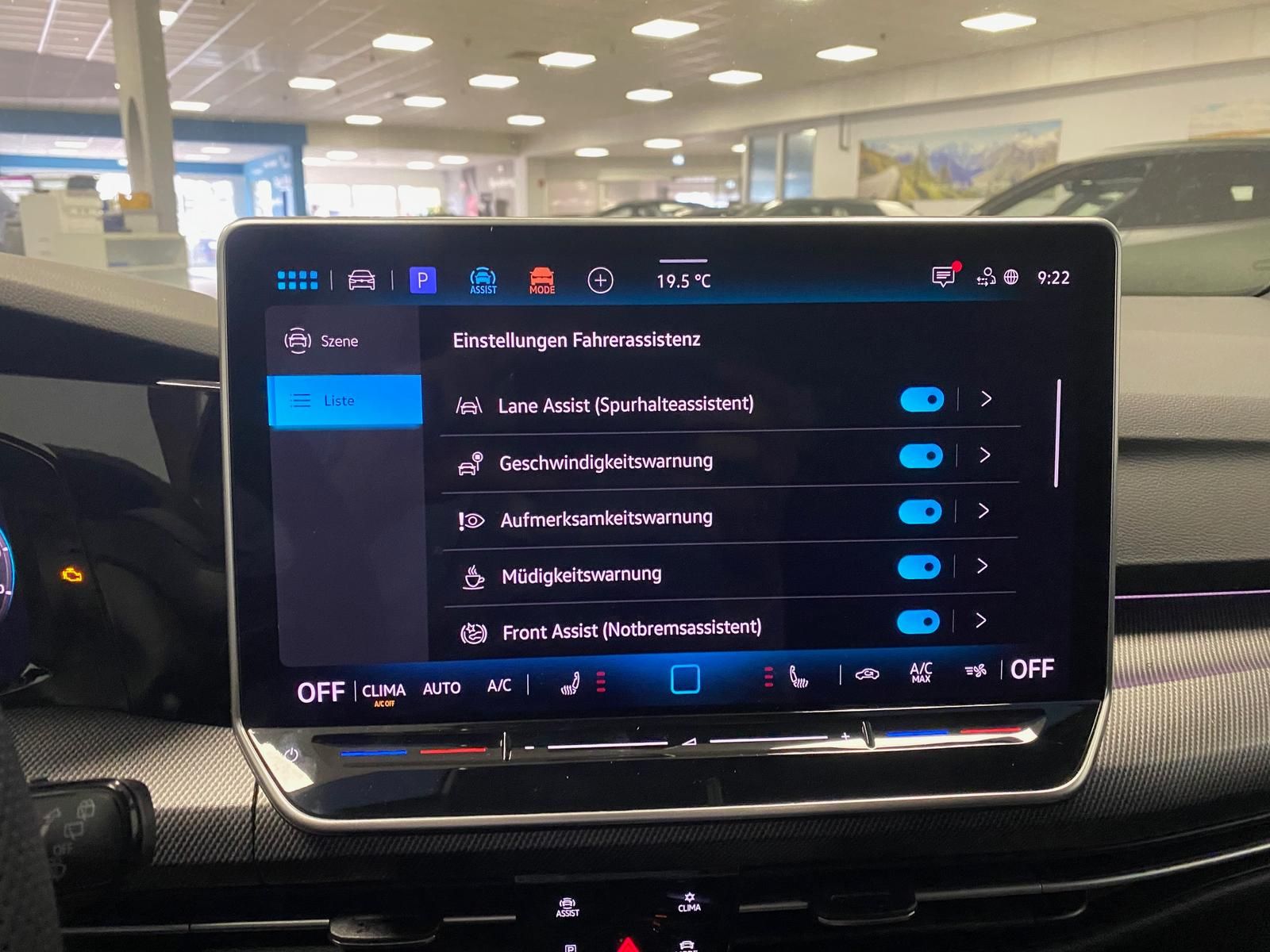 Fahrzeugabbildung Volkswagen Golf Variant1.5 eTSI R-Line Black Style+IQ.LIGHT