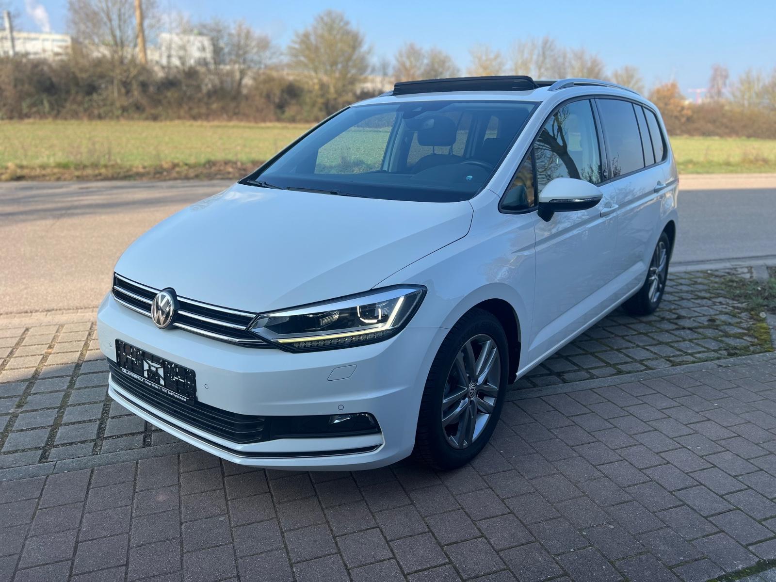 Volkswagen Touran Sound Panorama aus 1.Hand mit AHK ACC