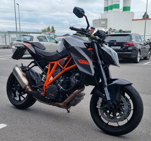 KTM 1290 Super Duke R Akra..