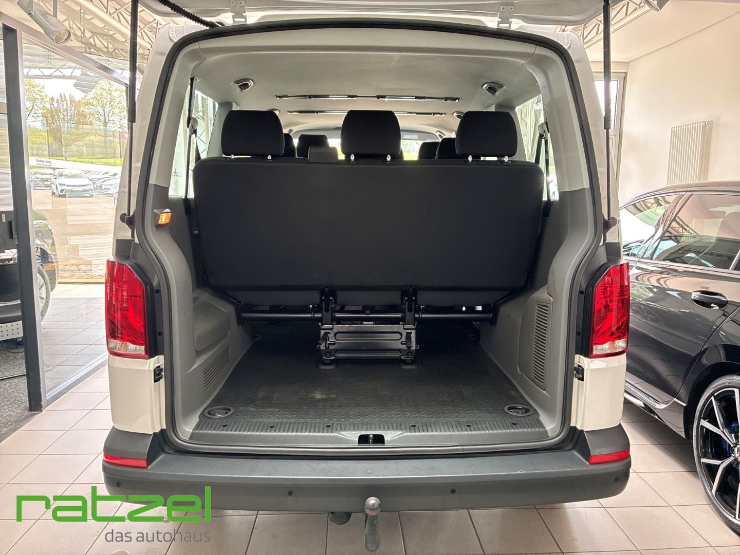 Fahrzeugabbildung Volkswagen T6.1 Caravelle KR 2.0 TDI 110KW DSG Navi Kamera