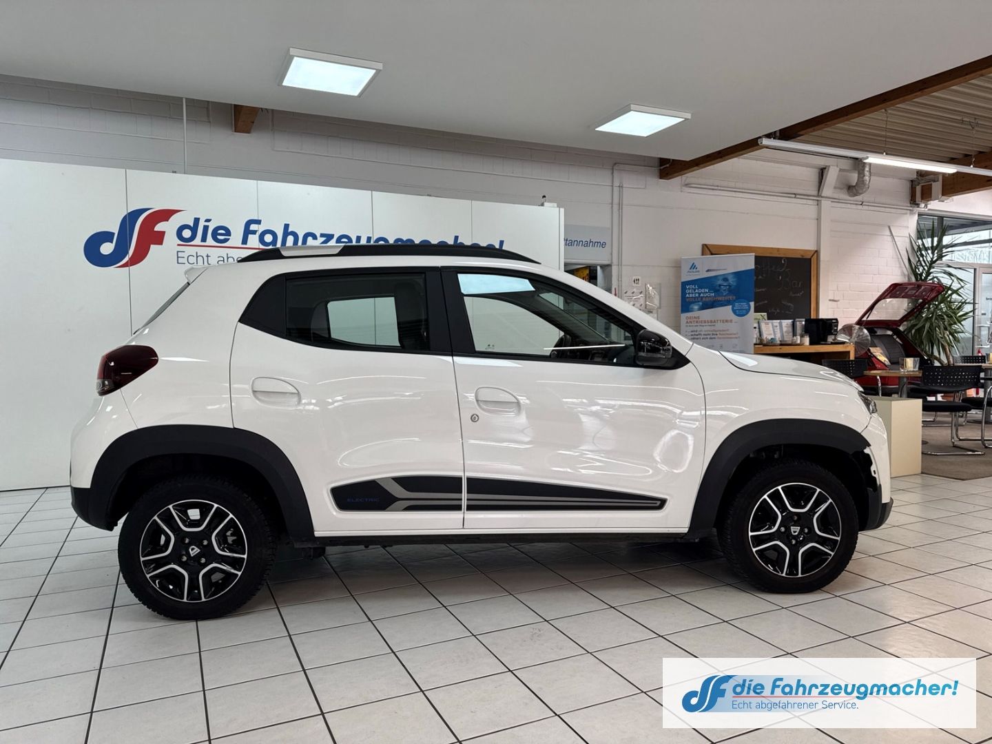Fahrzeugabbildung Dacia Spring Electric Comfort Plus *FRONTSCHADEN