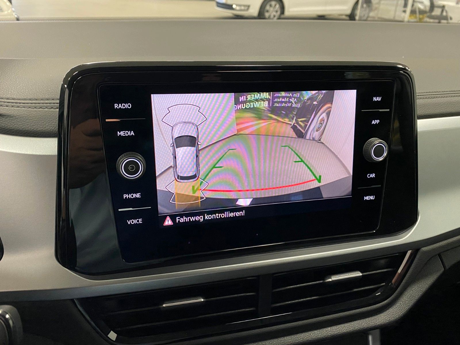 Fahrzeugabbildung Volkswagen T-Roc 1.5 TSI Life+KAMERA+ready2Discover+LED+16"