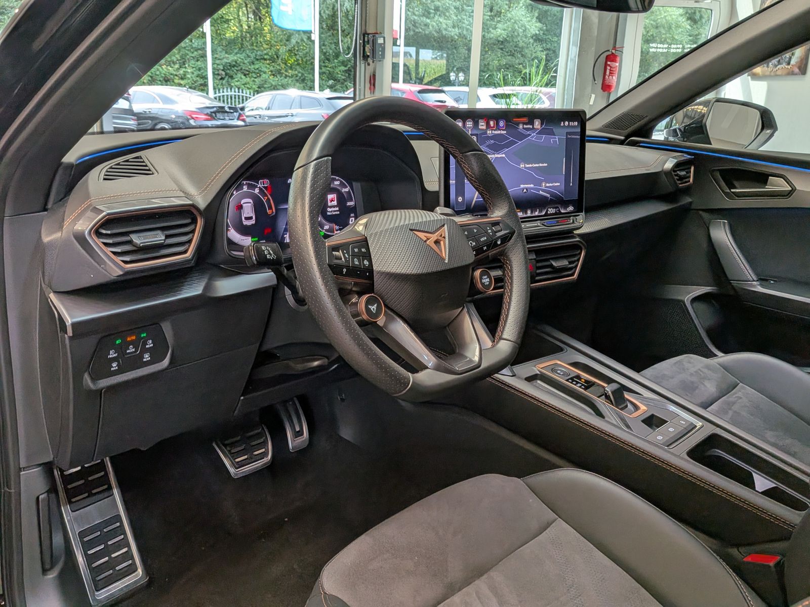 Fahrzeugabbildung CUPRA Leon 1.5 eTSI Dynamic-Edge-Paket AHK*PANO*CAM*18