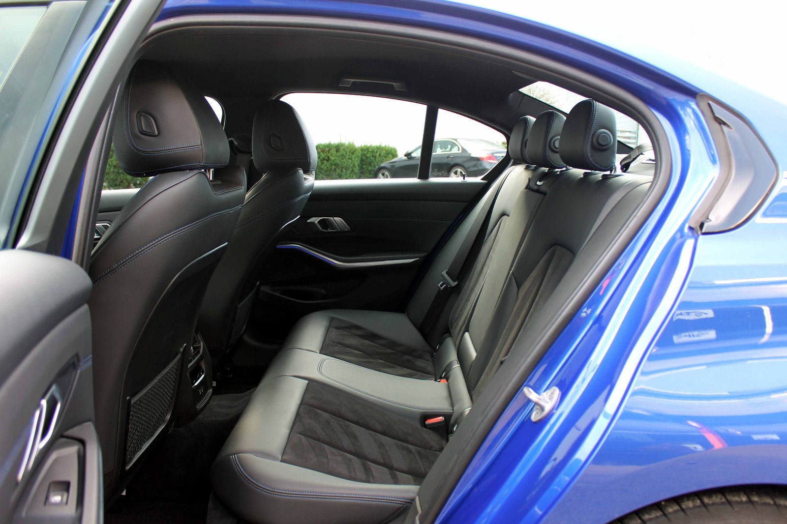 Fahrzeugabbildung BMW 320i xDrive MSport Steptr. Temp PDC KAM LED NAV