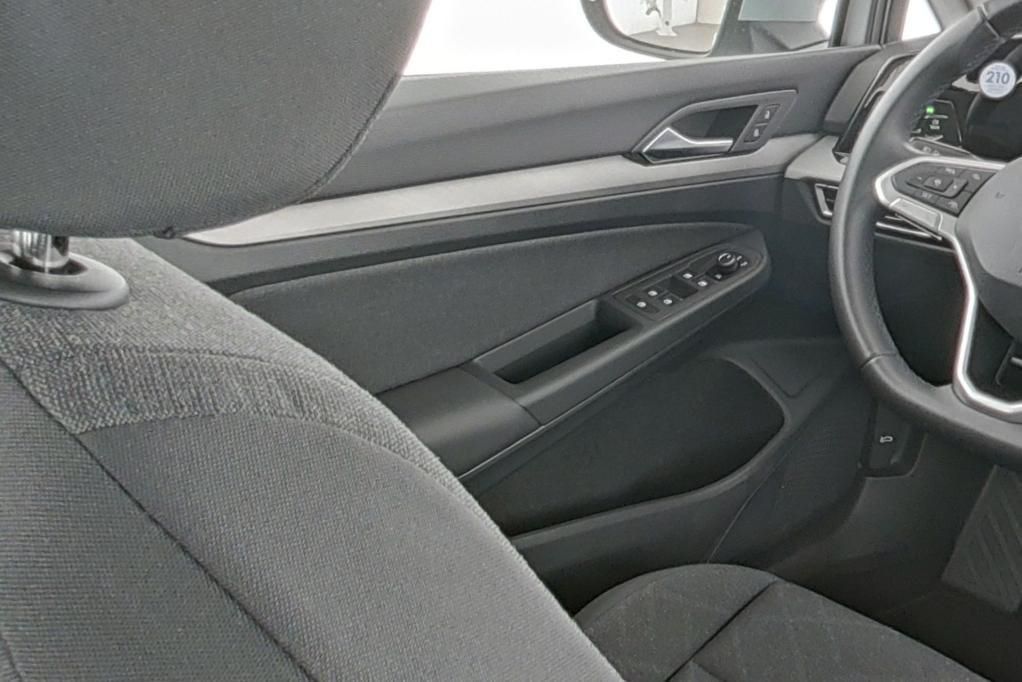 Volkswagen Golf Life 1.5 TSI PDC*Tempo*Klima*NAV*SH