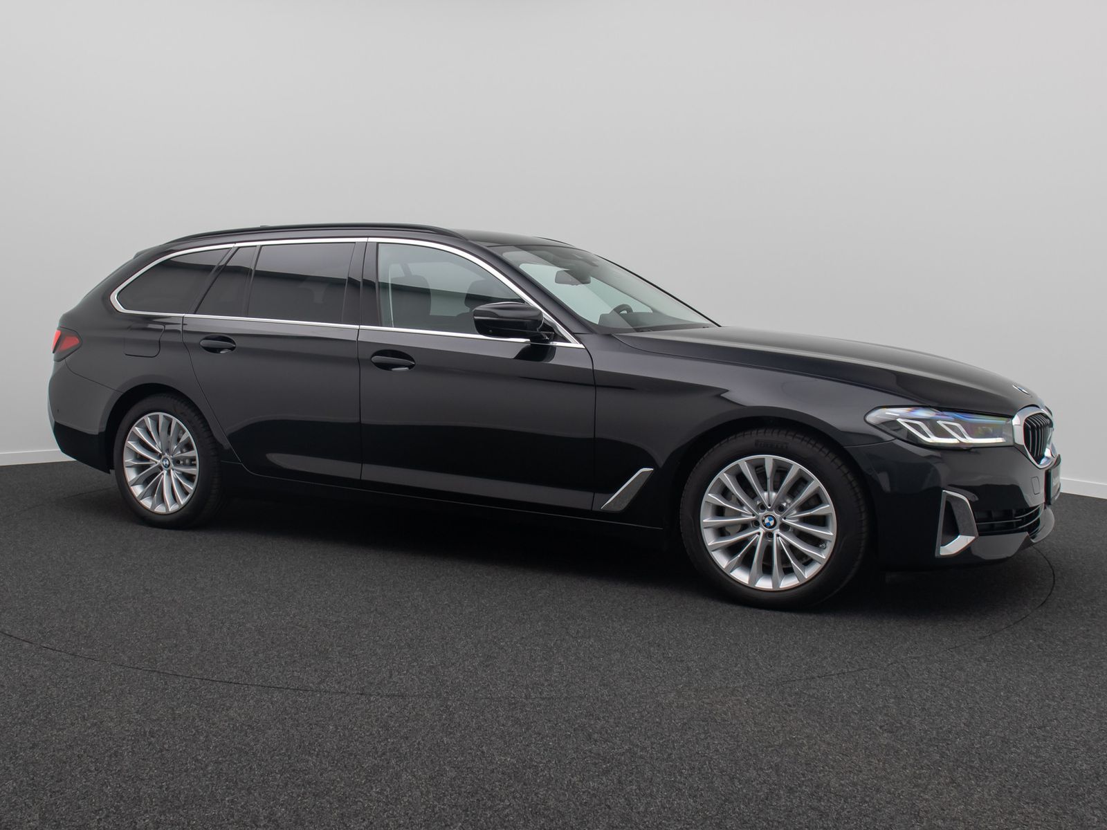 Fahrzeugabbildung BMW 530e Luxury Line 360° Laser DAB H/K SoftCl Sport