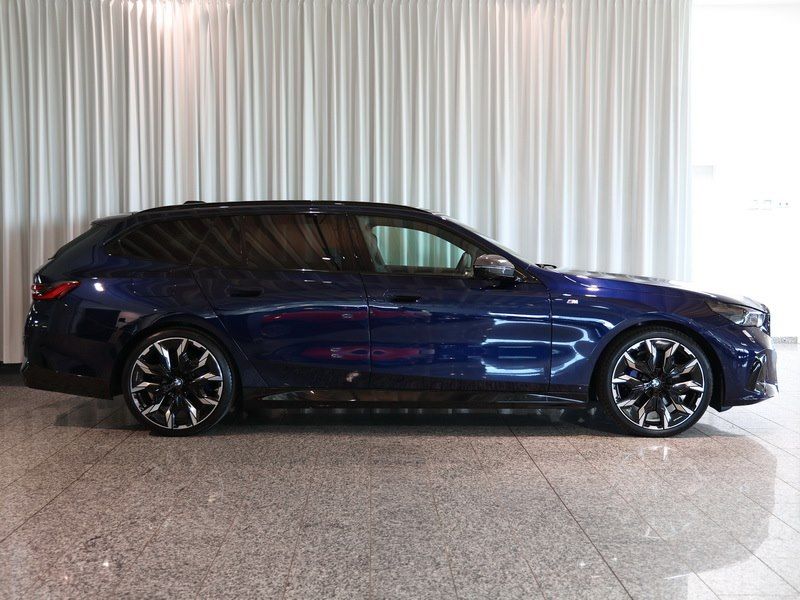 BMW 520d Tour. M Sport AHK 21 360° LKHZ DrivAssProf foto 2