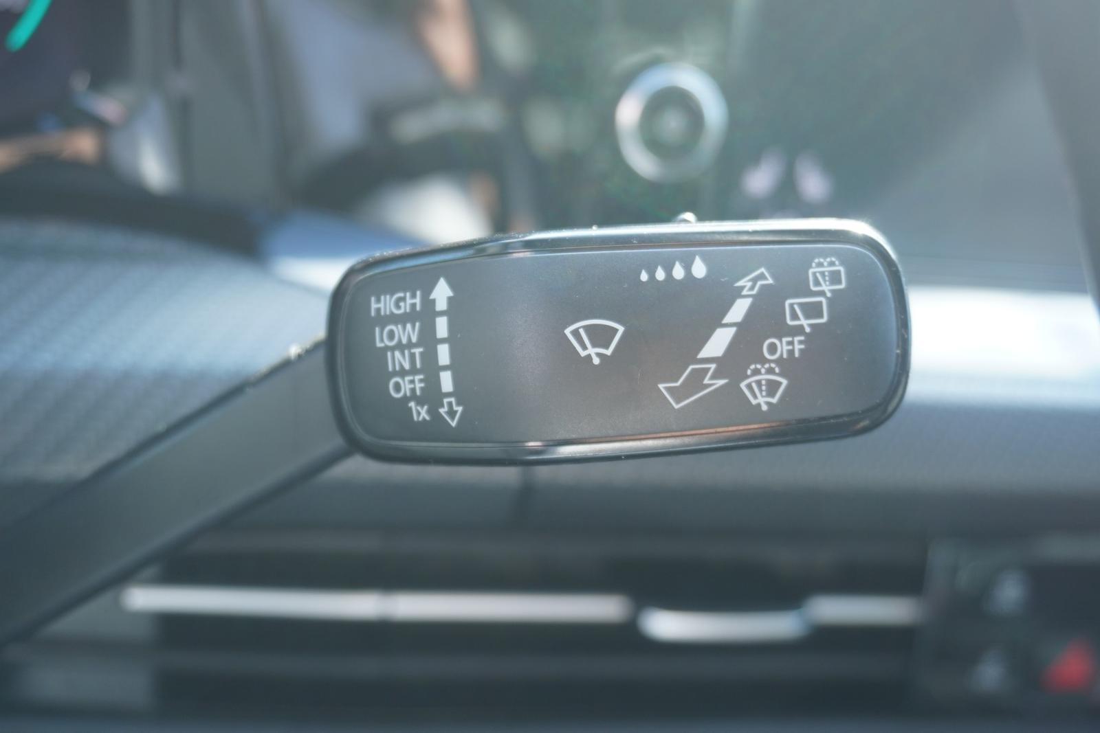 Volkswagen Golf VIII 1.5 eTSI DSG R-Line LED App Connect, миниатюра 23