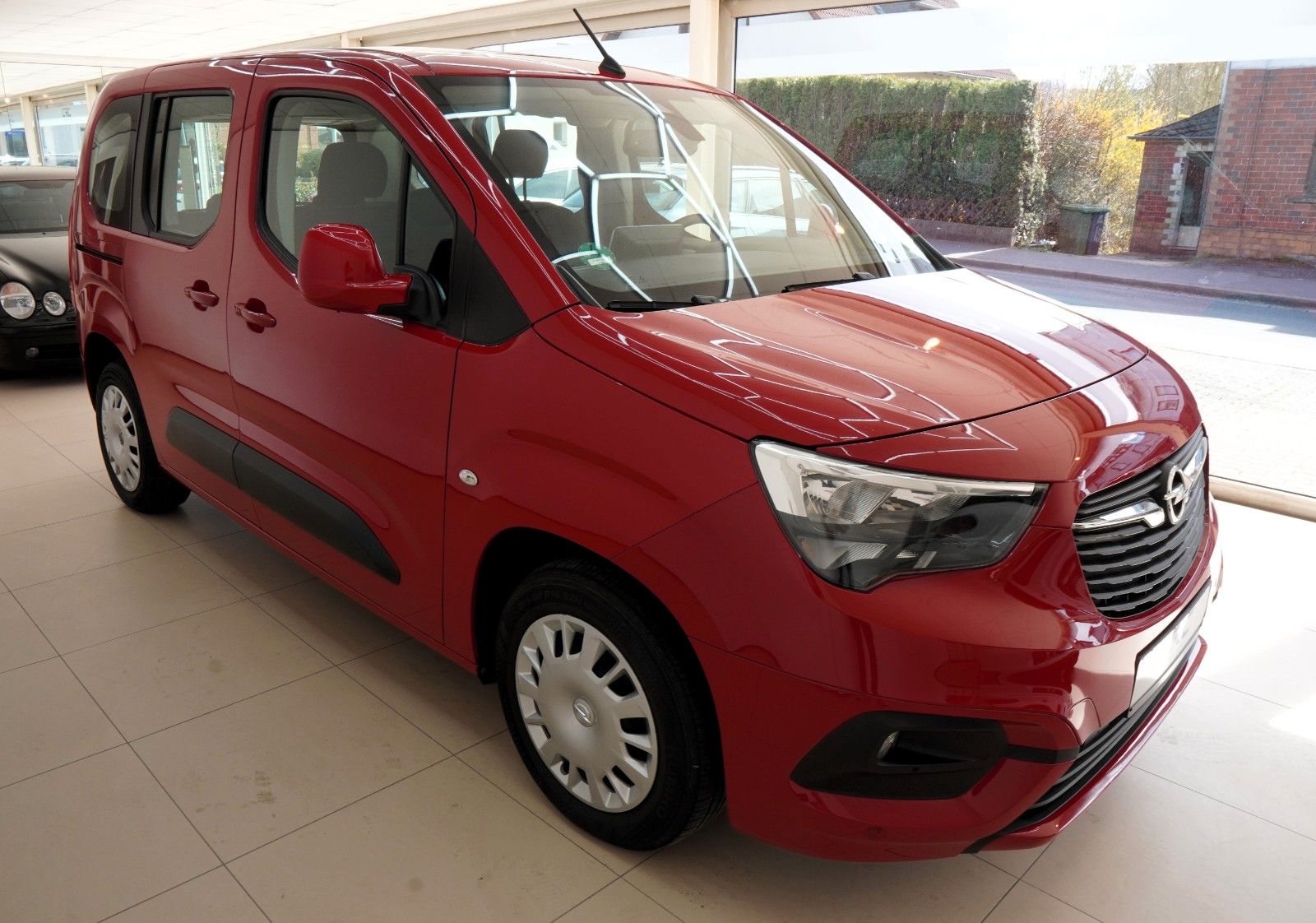 Fahrzeugabbildung Opel Combo Life E Edition *1.Hand*Navi*Pano*Carplay*