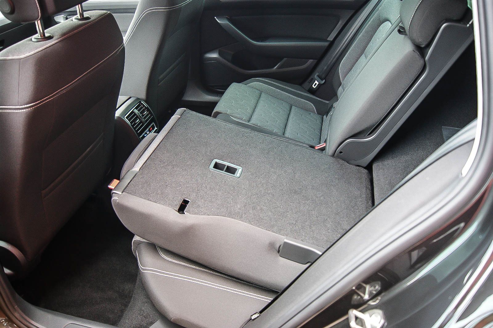 Fahrzeugabbildung Volkswagen Passat Variant GTE MATRIX-LED IQ.DRIVE ACC 1HAND