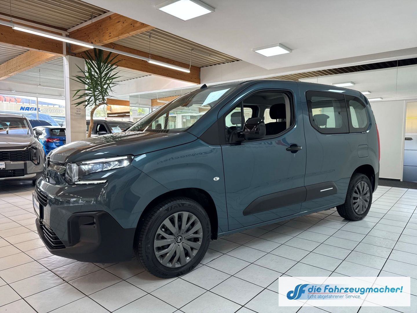 Fahrzeugabbildung Citroën Berlingo Plus Elektromotor M LED Apple CarPlay A