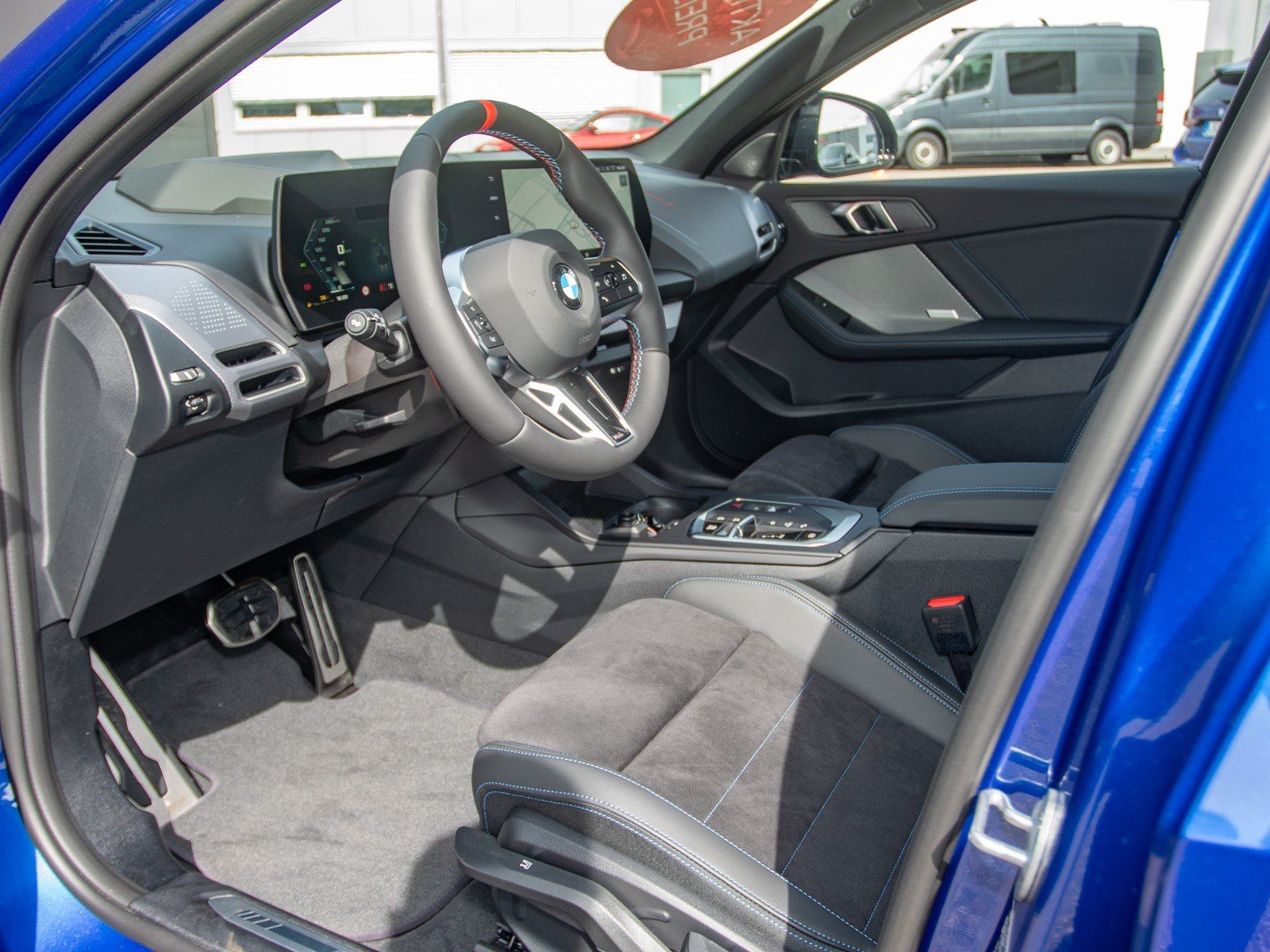 BMW M135 xDrive HERBSTKNALLER 14.700 EUR sparen imagem 3