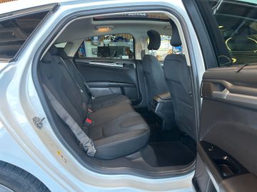 Ford Mondeo Lim *TEMPO*NAVI*KEYLESS*PANO*2-Zonen*