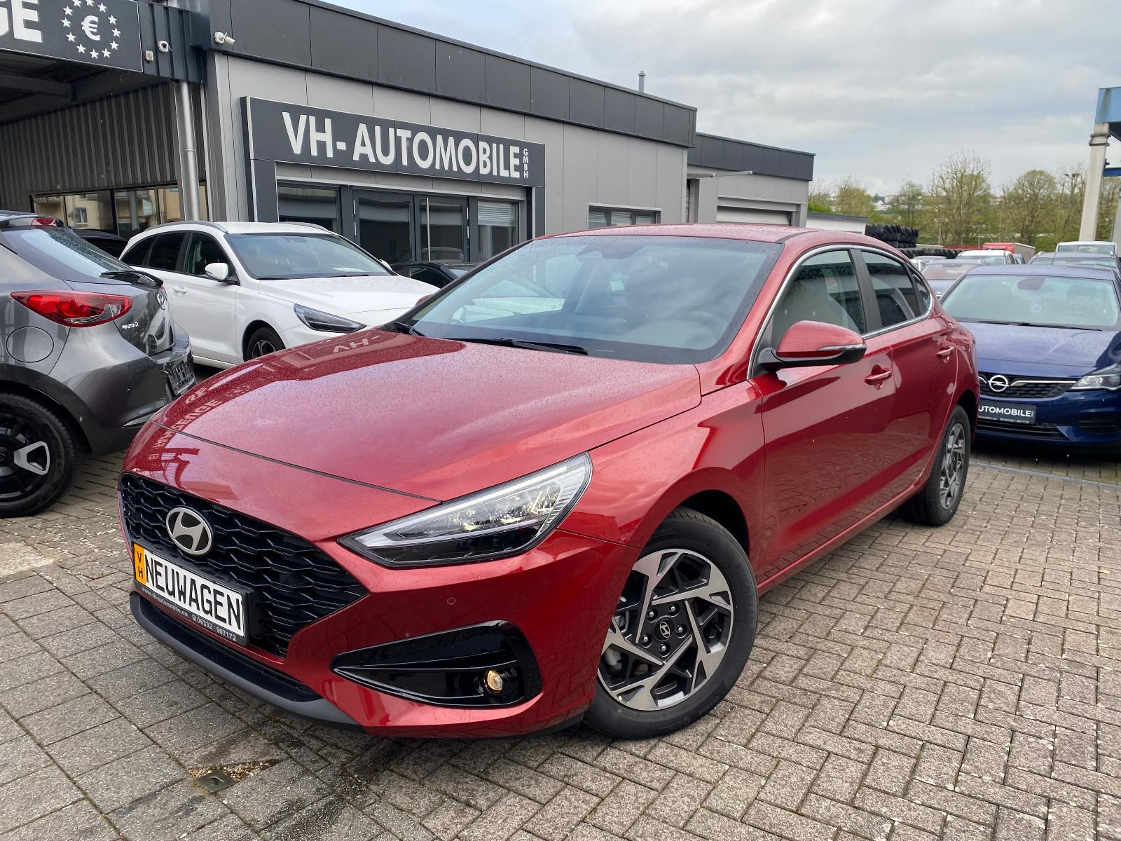 Hyundai i30Fastback*NAVI&PDCvo&hi&KAMERA*LED SW*WINTERP*