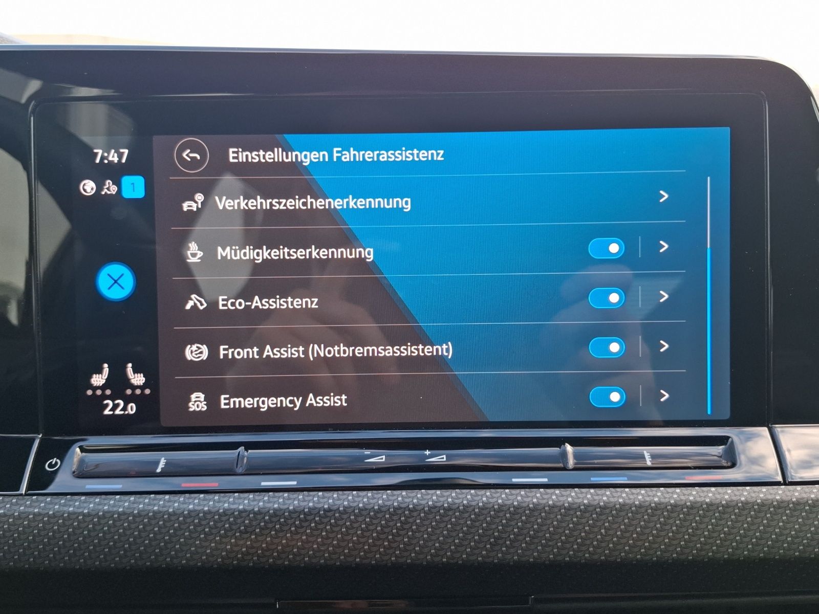 Fahrzeugabbildung Volkswagen Golf VIII TDI R-Line DSG LED Navi AID ACC PDC SH