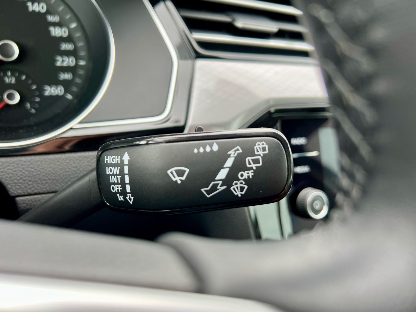 VW Passat Variant Business AAC NAVI SHZ MASSAGE