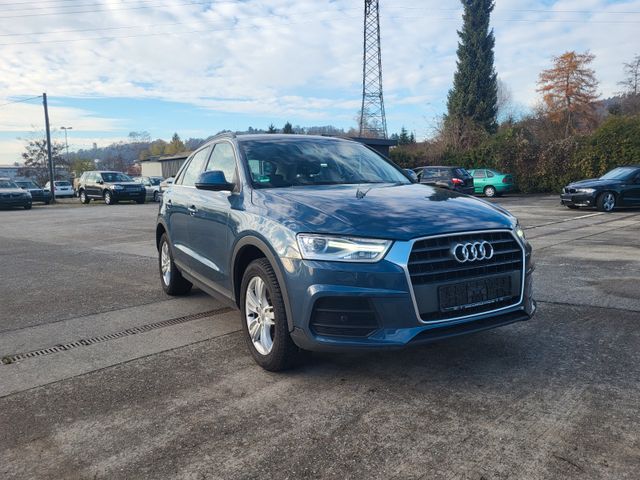 Audi Q3 Basic / KeylessGO / Xenon / Navi