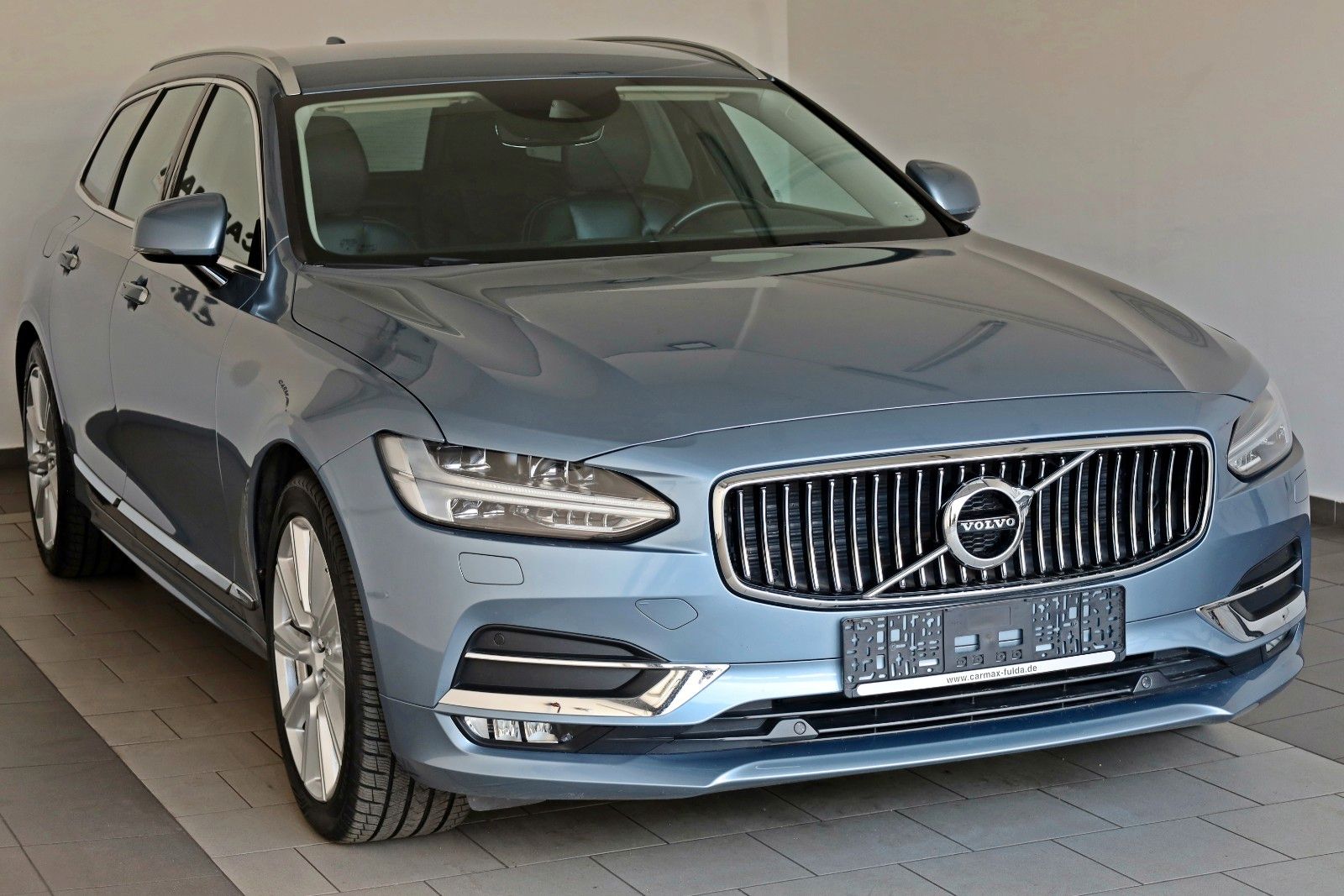 Fahrzeugabbildung Volvo V90 Kombi Inscription AWD Leder,Navi,LED,ACC,AHK