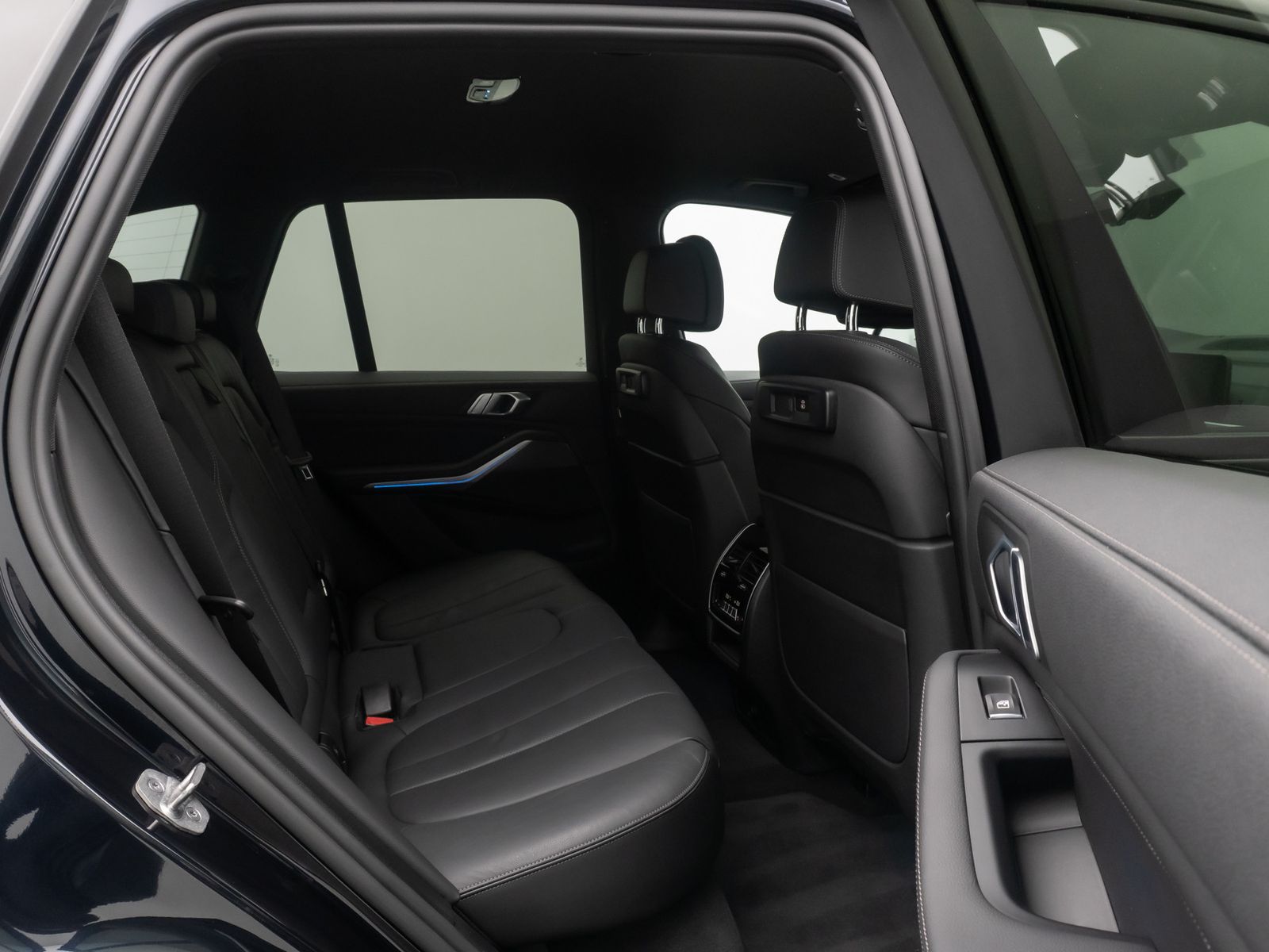 Fahrzeugabbildung BMW X5 xD45e M Sport HUD Kamera AHK Alarm DAB 21Zoll