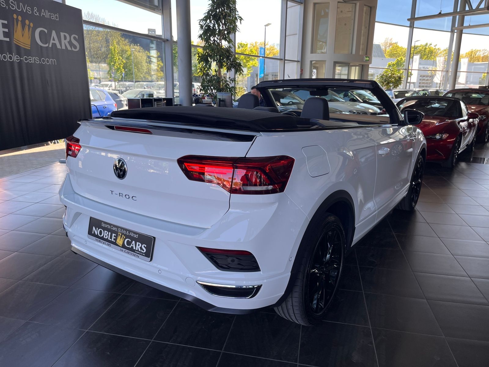 Fahrzeugabbildung Volkswagen T-Roc Cabriolet  R-Line Black ACC LED NAV RFK