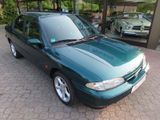 Ford Mondeo 1.6 16V GLX - Ford Mondeo mit Benzin-Antrieb: Limousine, 1.6