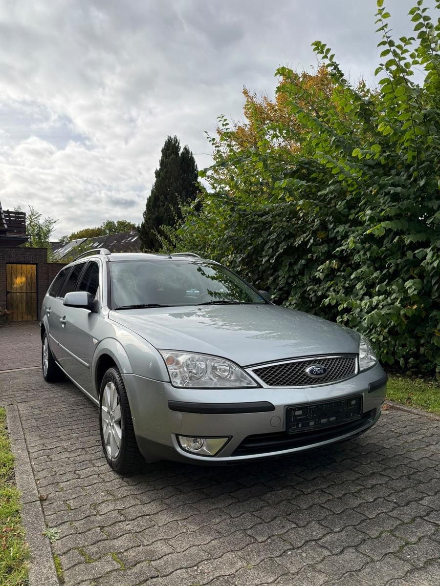 Ford Mondeo 2004 — rear view