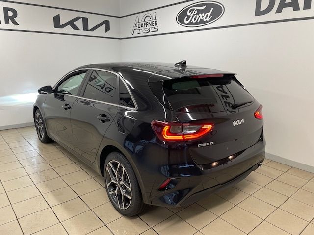 Fahrzeugabbildung Kia Ceed Ultimate Edition VerkehrszeichenERK Kamera