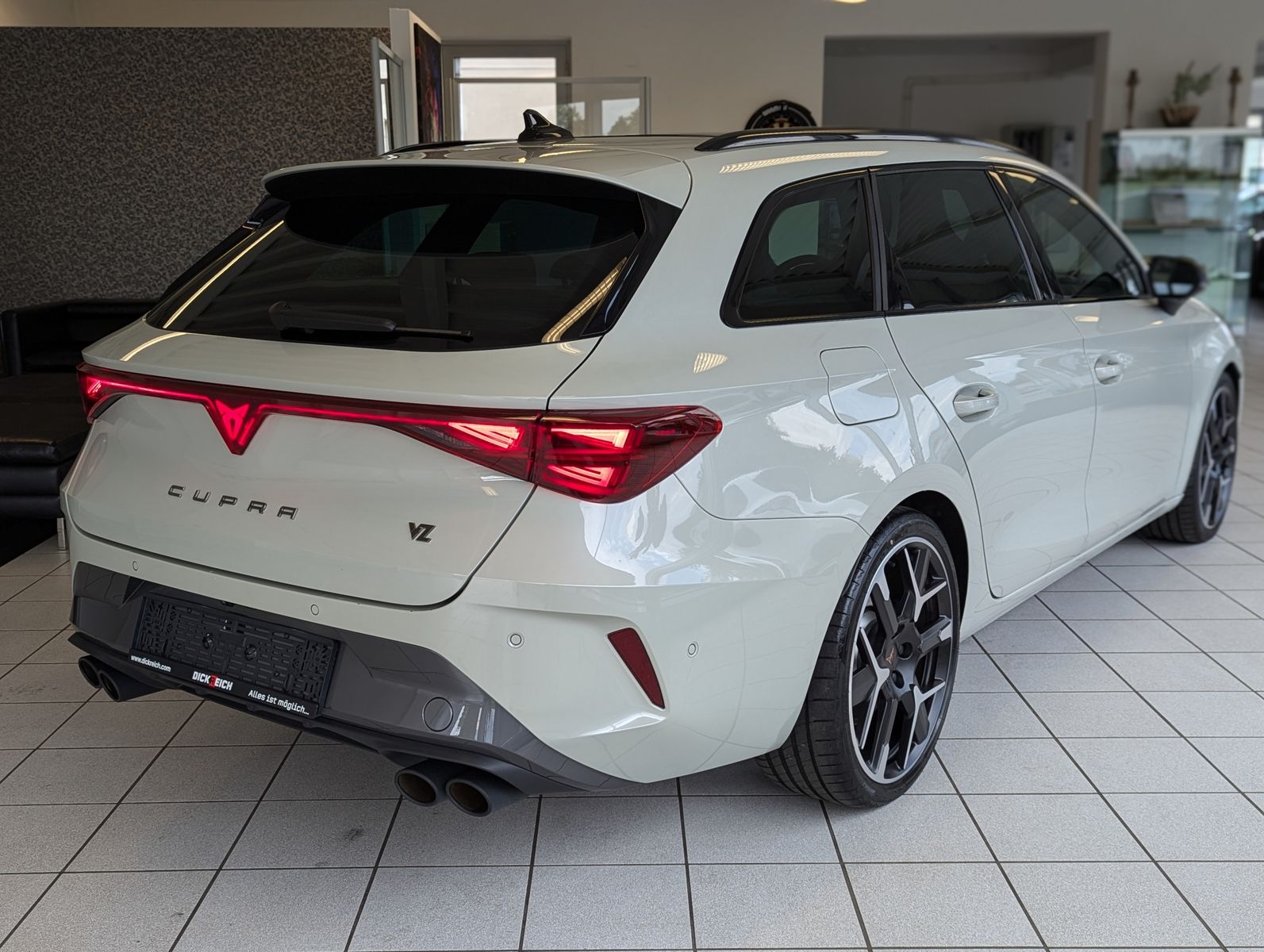 CUPRA Leon 2.0 TSI 4D VZ Matrix Pano Sennheiser AHK 19 - Image 7