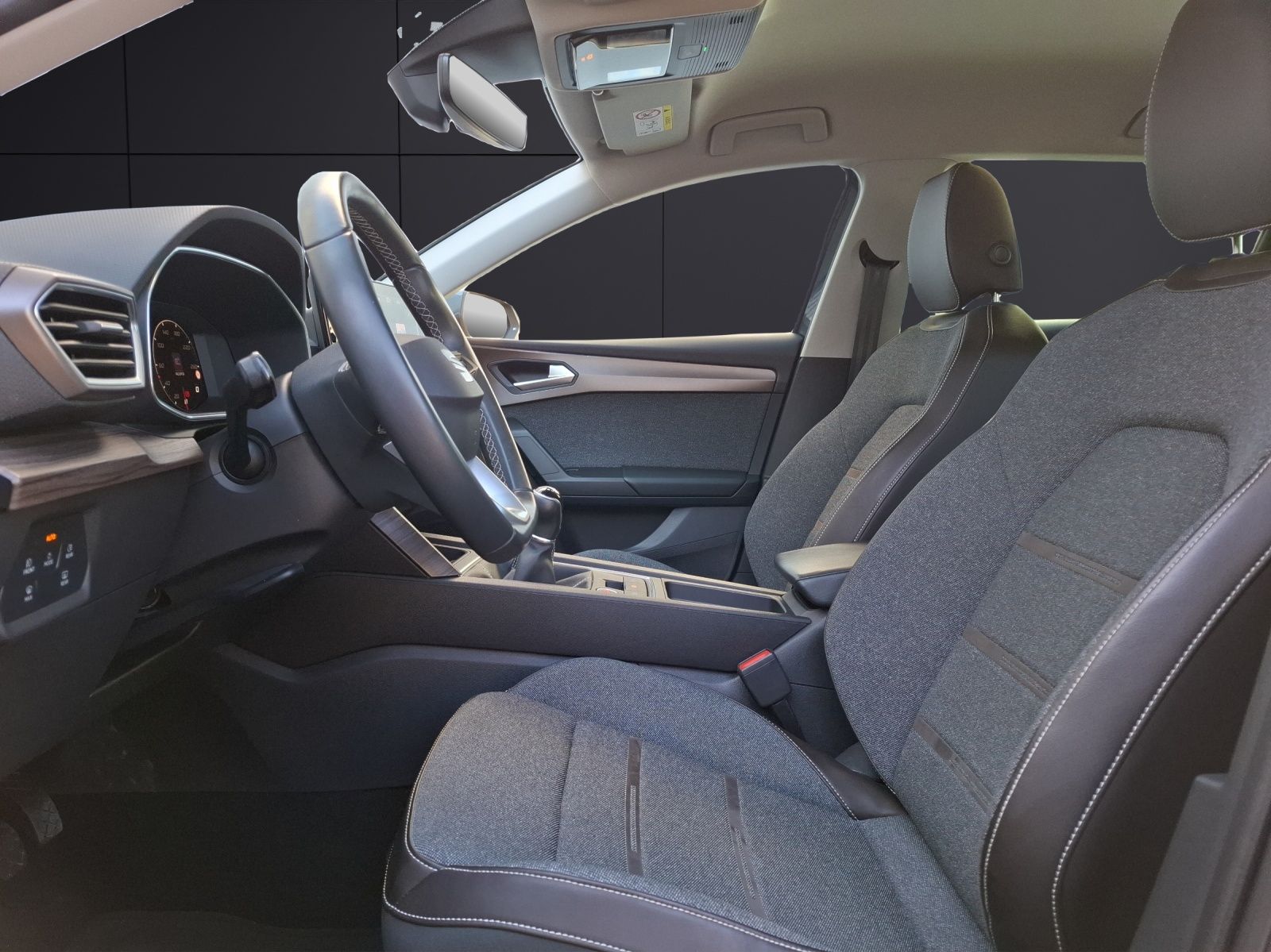 Fahrzeugabbildung SEAT Leon ST TSI Xcellence LED Navi ACC VC PDC SHZ LM