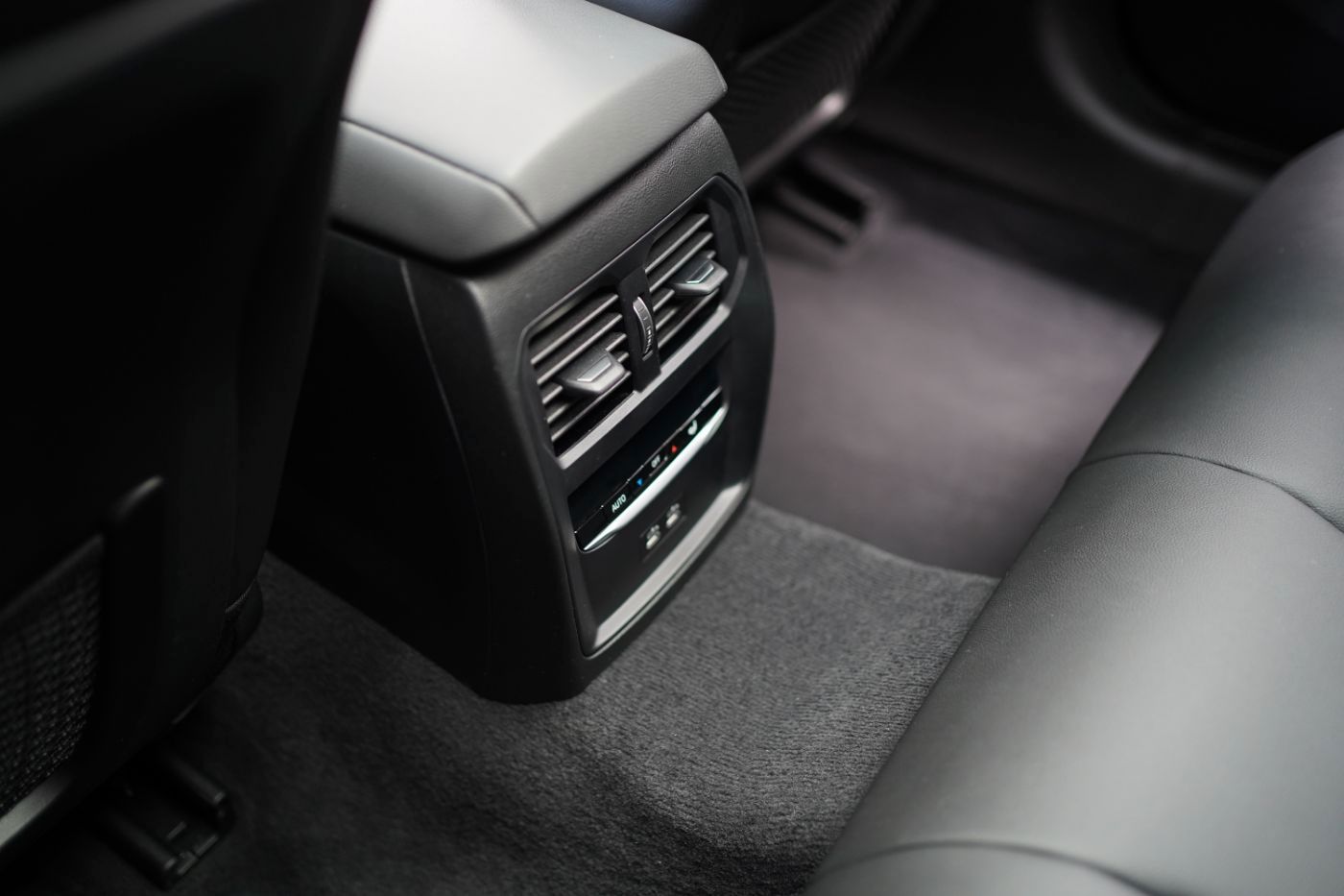 Fahrzeugabbildung BMW 320iA+Komfortzug. +DrivingAssist+PanoramaGlasdac