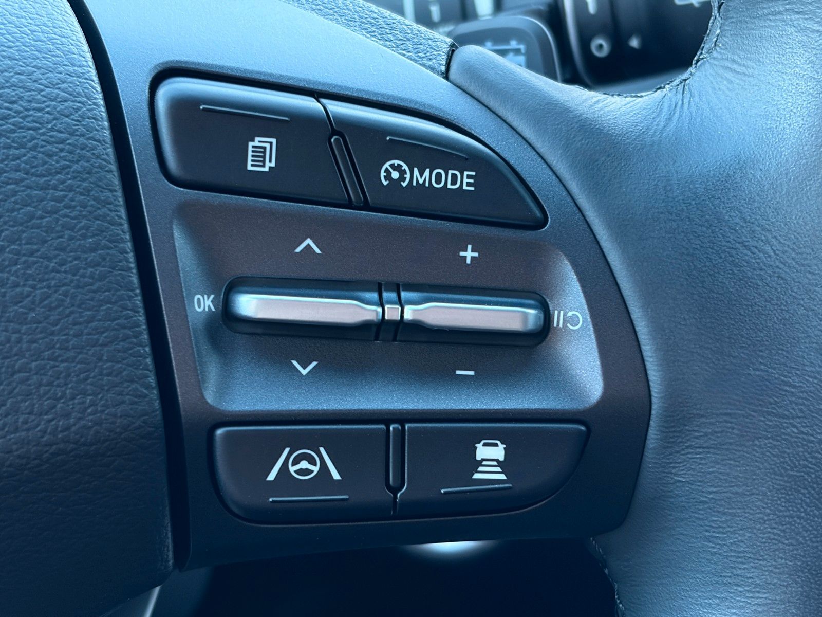 Fahrzeugabbildung Hyundai KONA E Trend SHZ LHZ ACC LKA LFA KRELL CarPlay