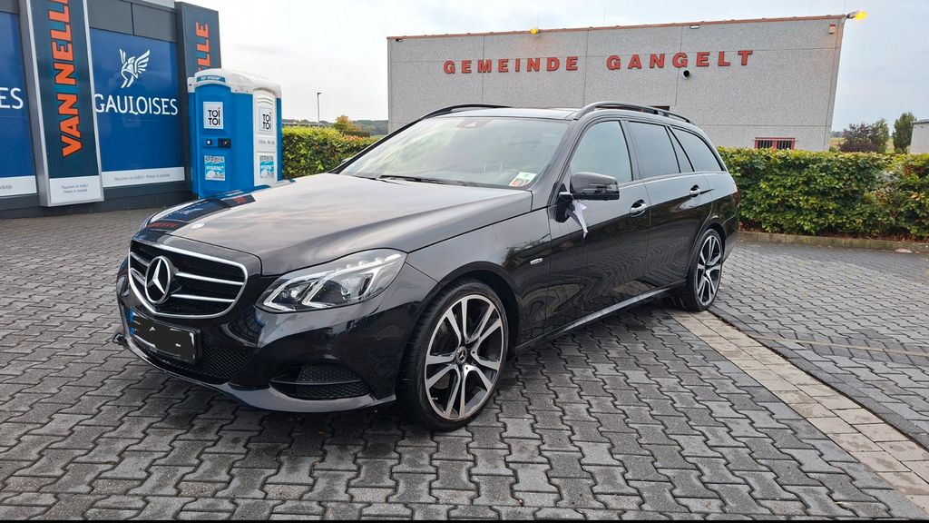 Image of Mercedes-Benz E 220