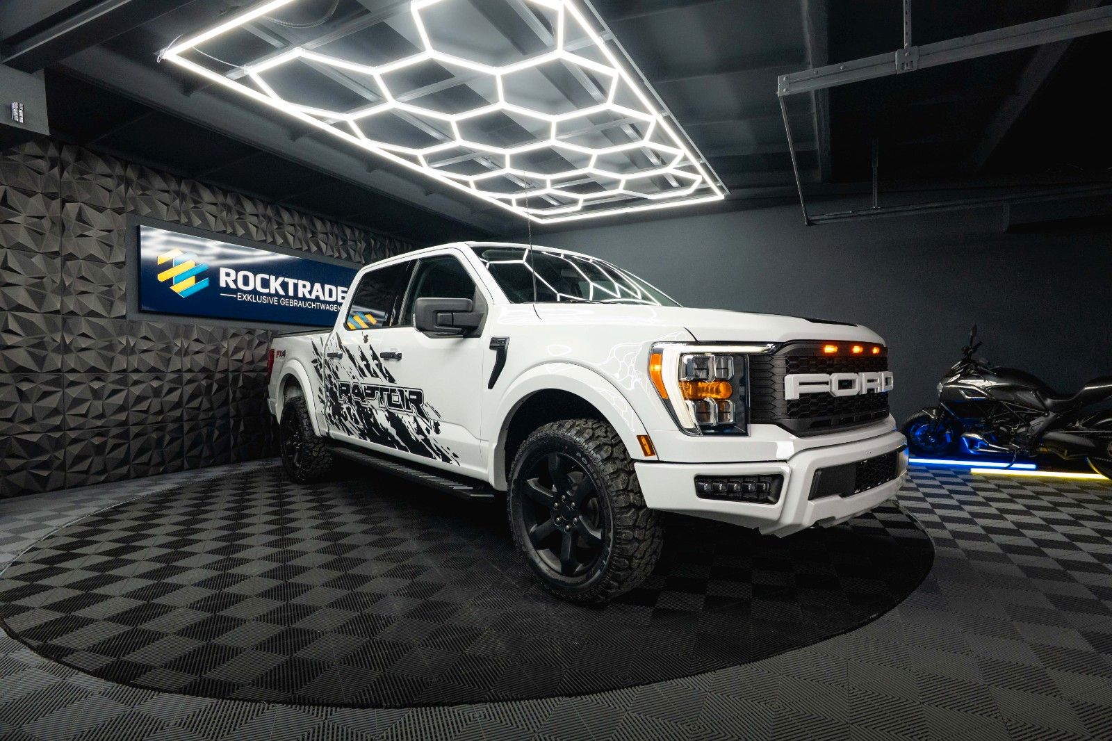 Fahrzeugabbildung Ford F150 5.0L V8 4x4 Offroad SuperCrew RAPTOR 19%