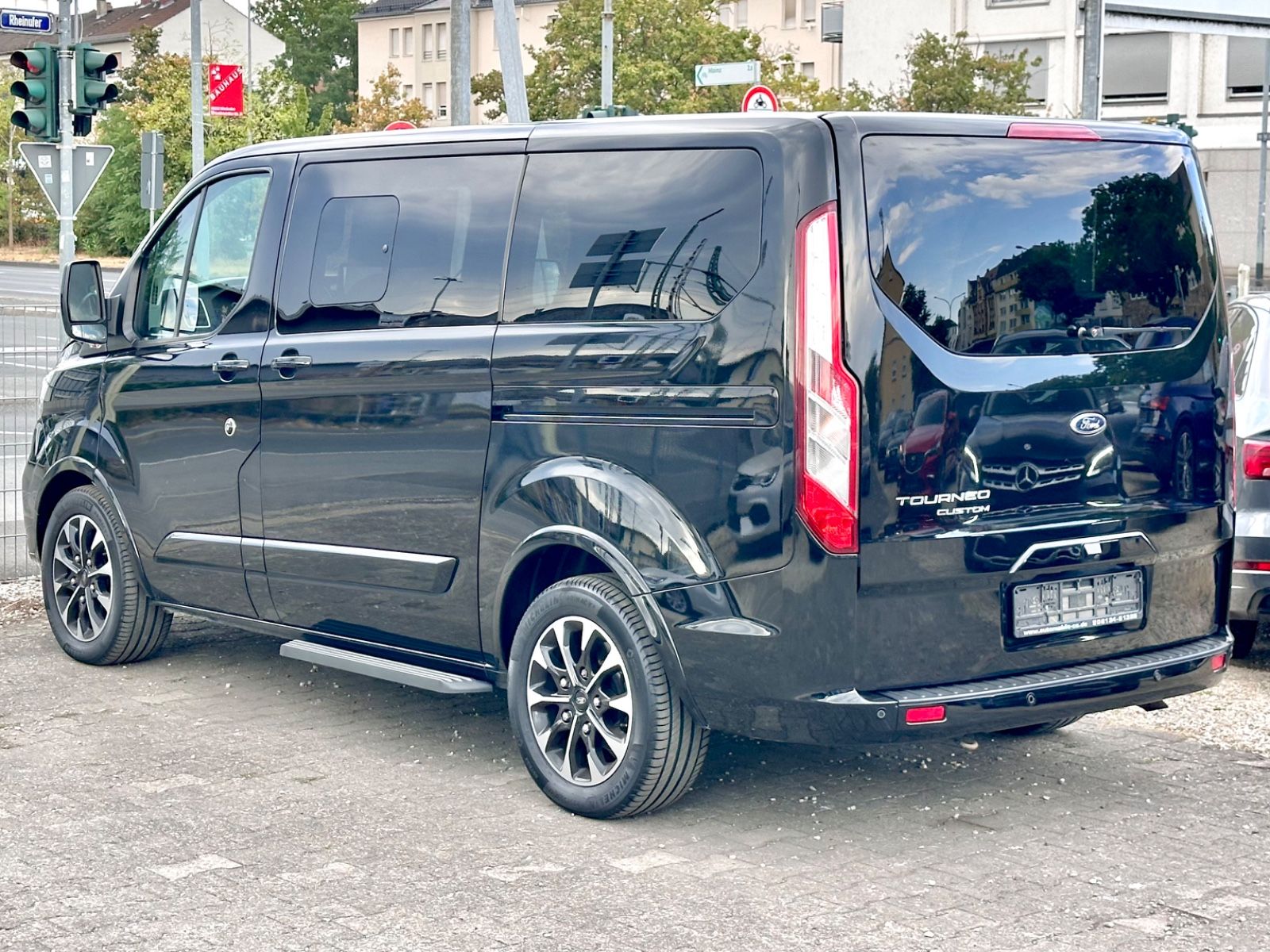 Fahrzeugabbildung Ford TOURNEO CUSTOM TITANIUM*AUTOM+2xSCHIE+8 SITZER*