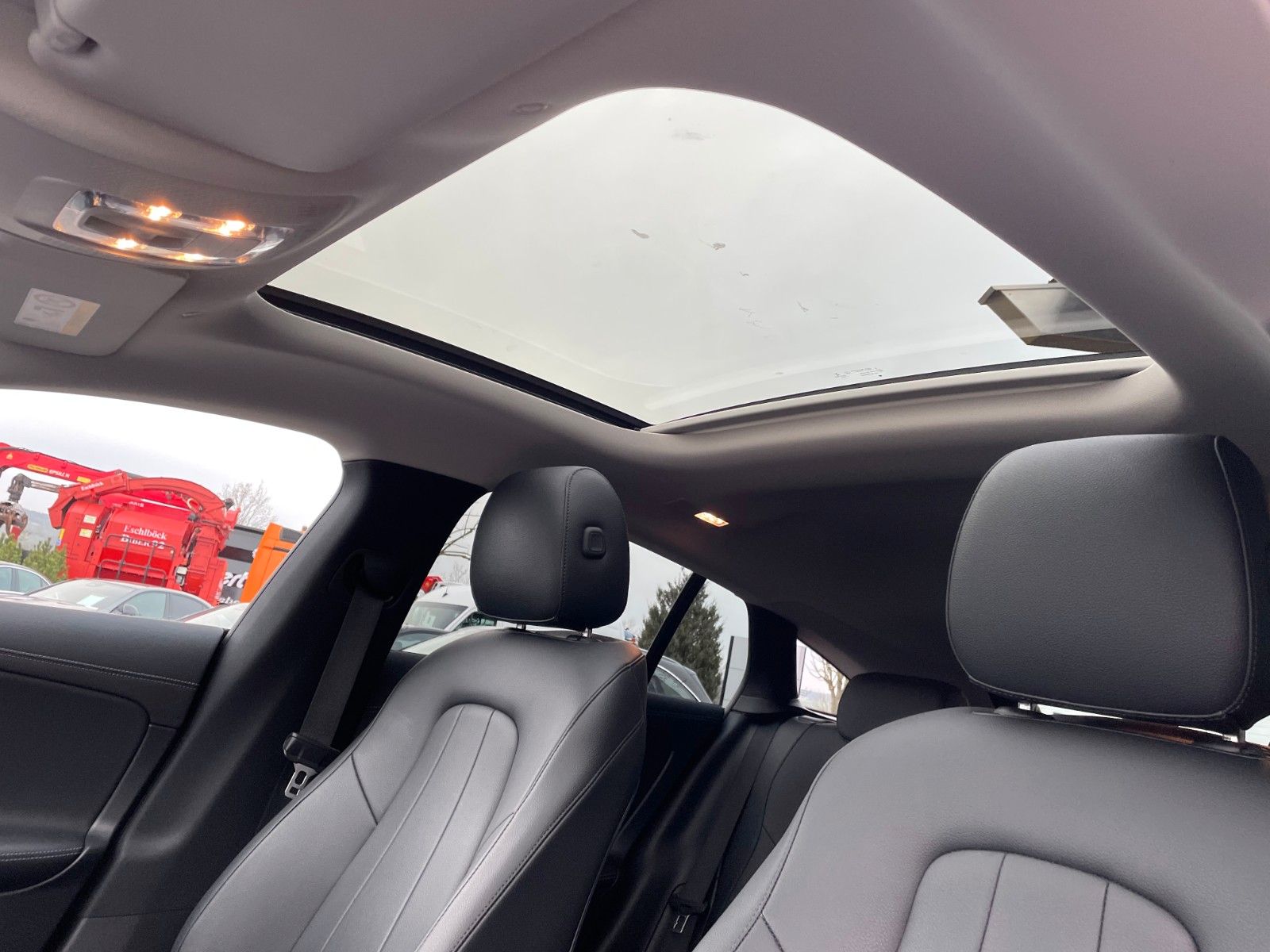 Fahrzeugabbildung Mercedes-Benz CLA 200 d SB Night+Pano+AHK+MBUX+R-Kamera+Leder