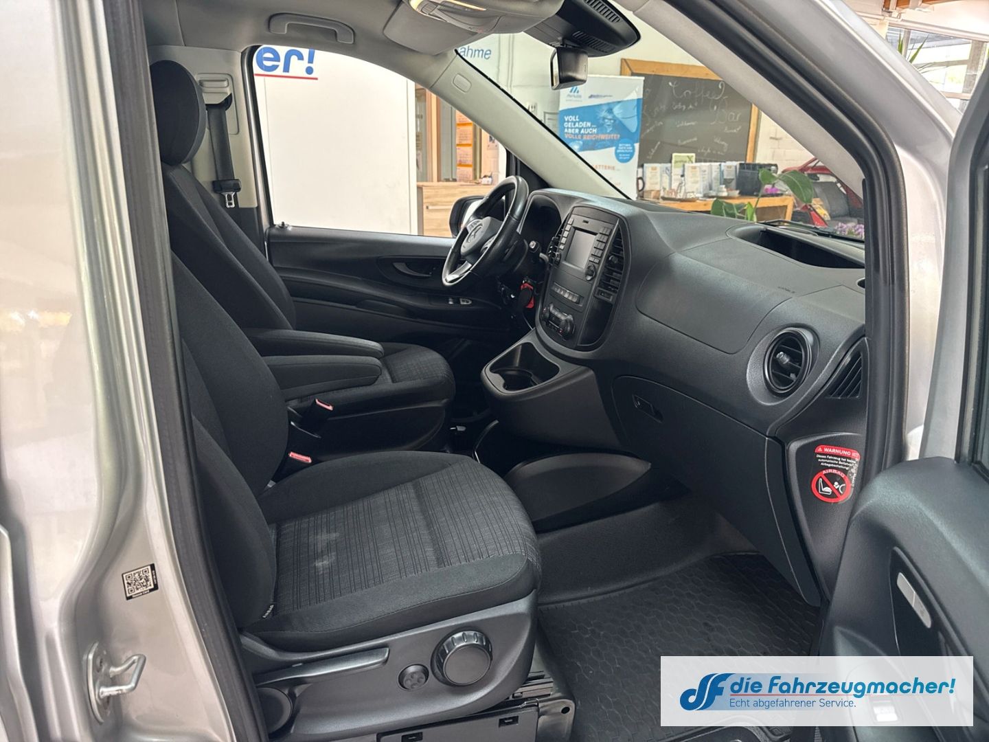 Fahrzeugabbildung Mercedes-Benz Vito Mixto 119CDI 4x4 lang Navi Digitales Cockpi