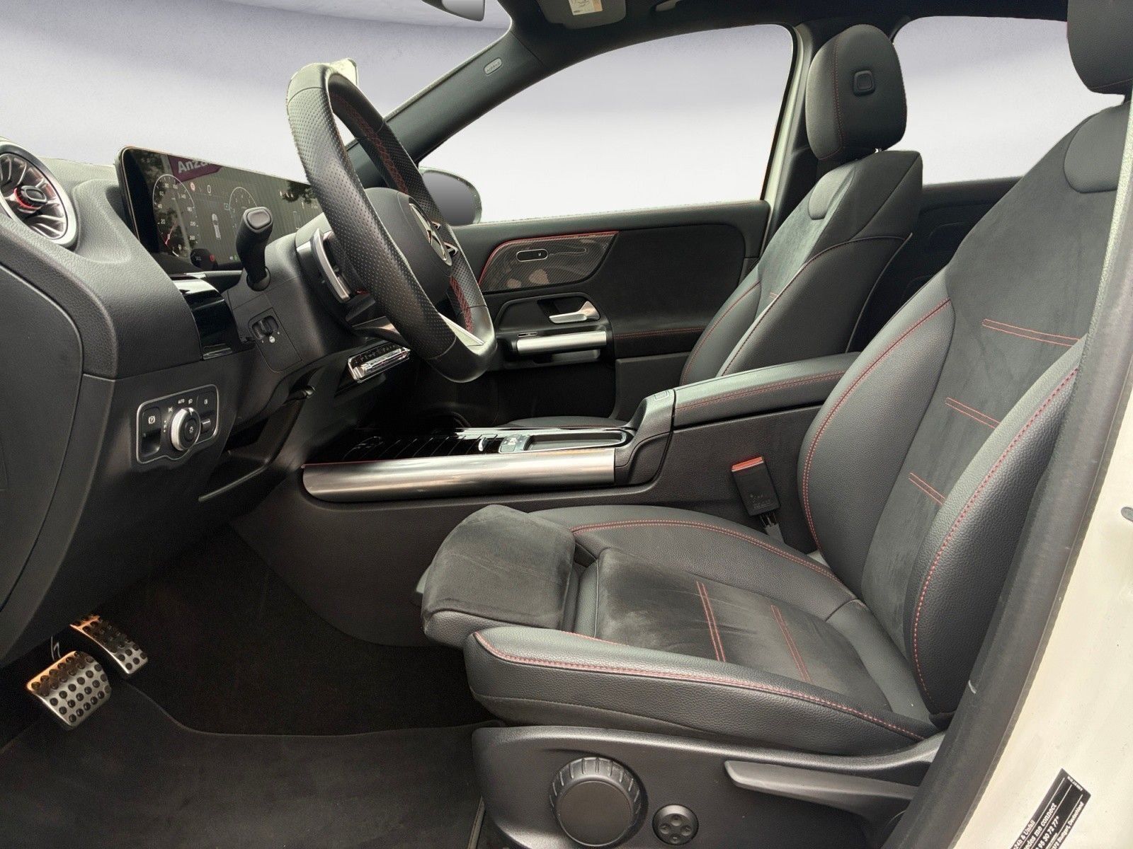 Mercedes-Benz GLA 220 4 MATIC AMG LED TEMPOMAT PANORAMA NAVI foto 9