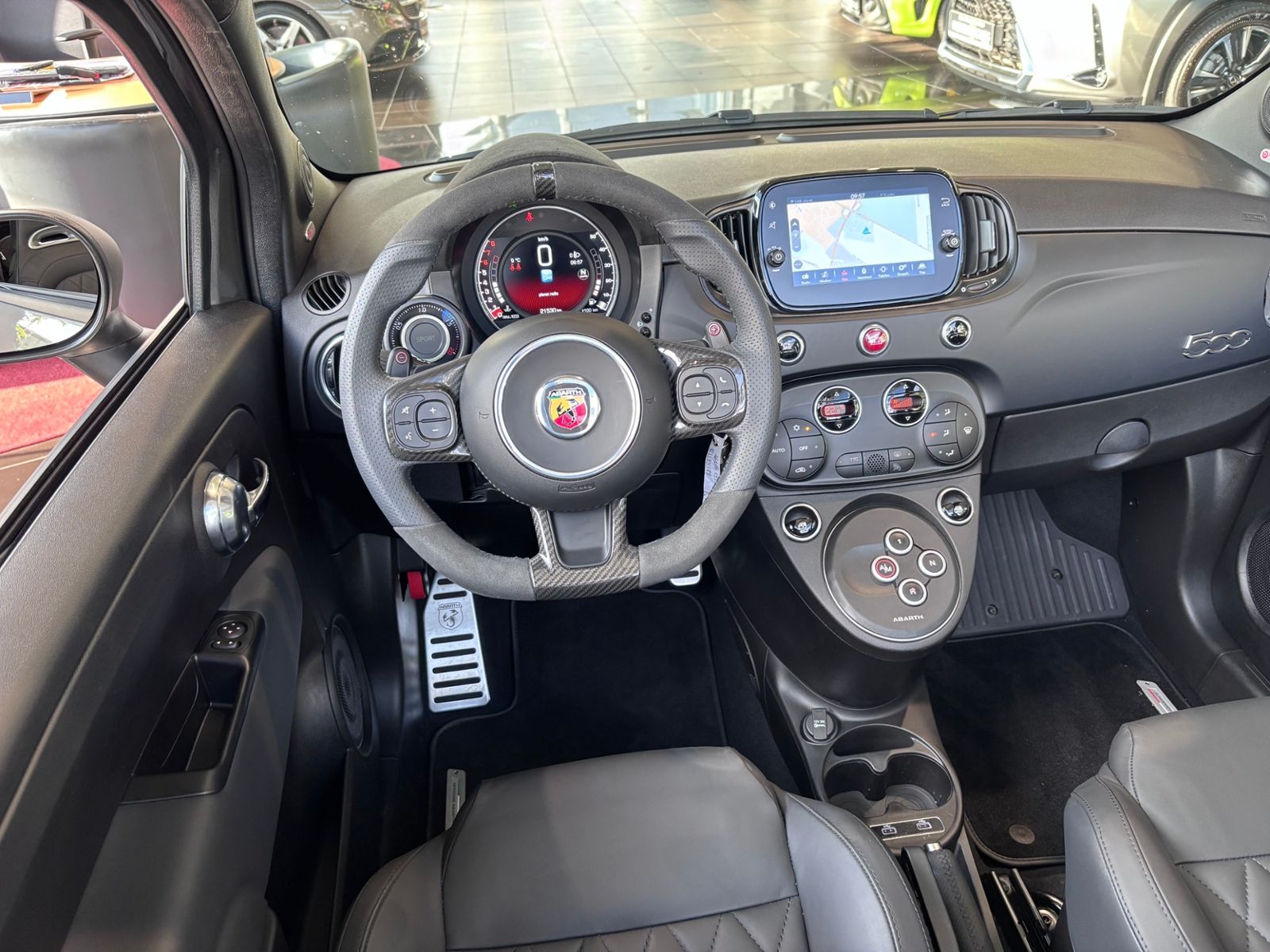 Fahrzeugabbildung Abarth 695C Automatik KLIMA NAV BEATS LEDER SHZ