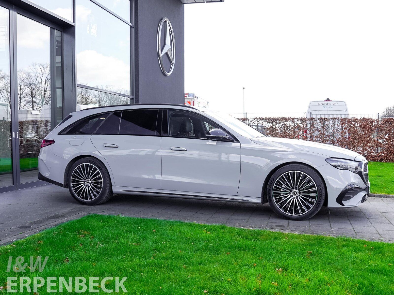 Fahrzeugabbildung Mercedes-Benz E 300de 4M AMG Distronic HeadUp AHK DigitalLight
