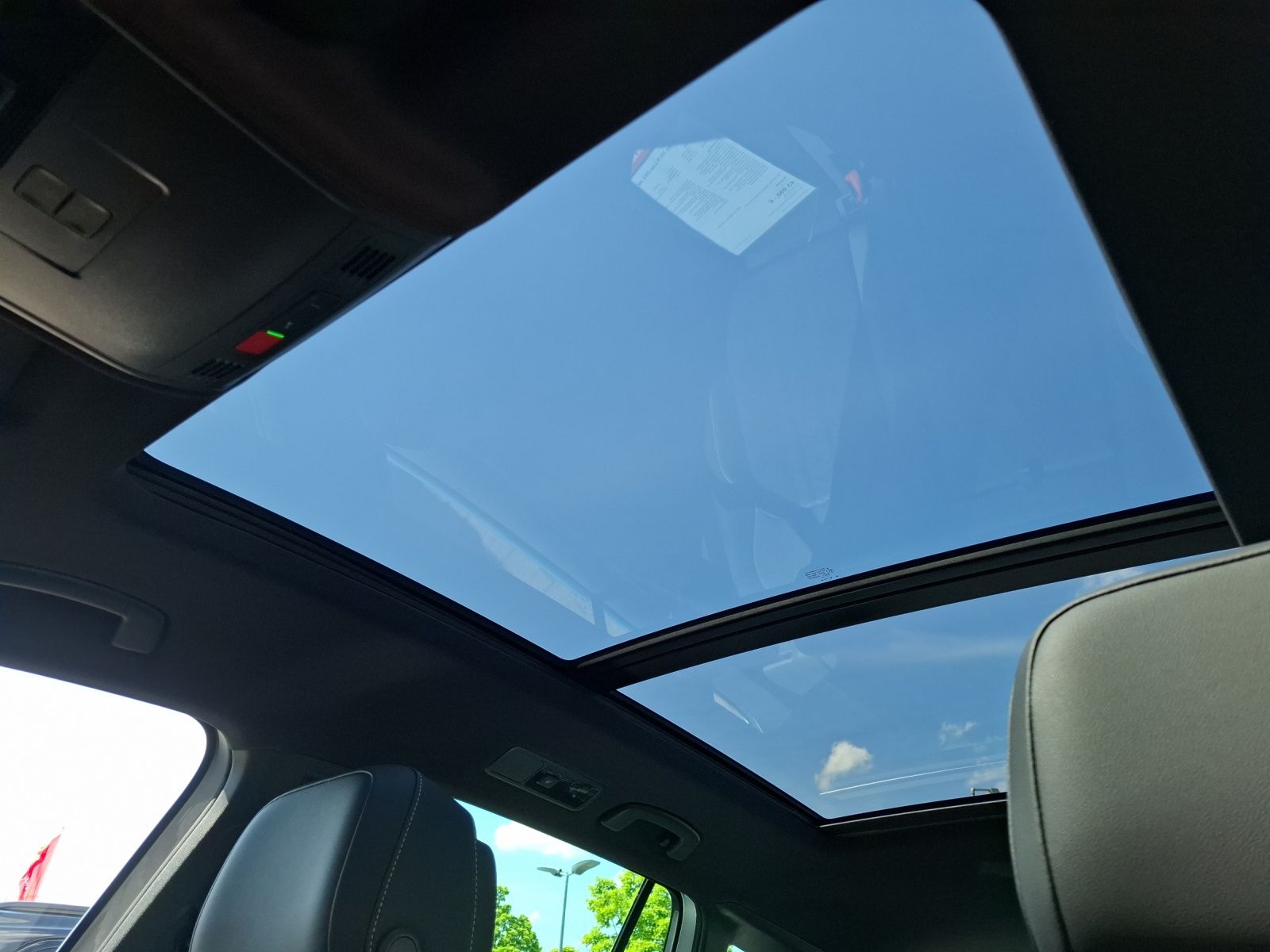 Fahrzeugabbildung Volkswagen Tiguan TSI R-Line DSG 4M STH Matrix AHK Navi Pan